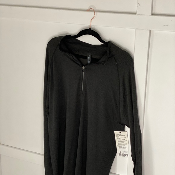 Lululemon BRAND NEW TAGS ON metal vent tech 1/2 Zip - Picture 2 of 4